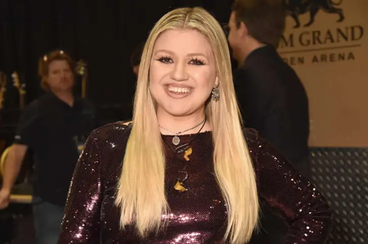 Kelly Clarkson net worth - Kelly Clarkson at an event.