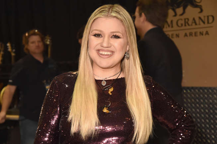 Kelly Clarkson net worth - Kelly Clarkson at an event. 