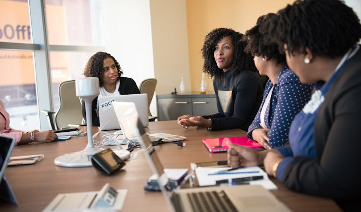 what does a business analyst do